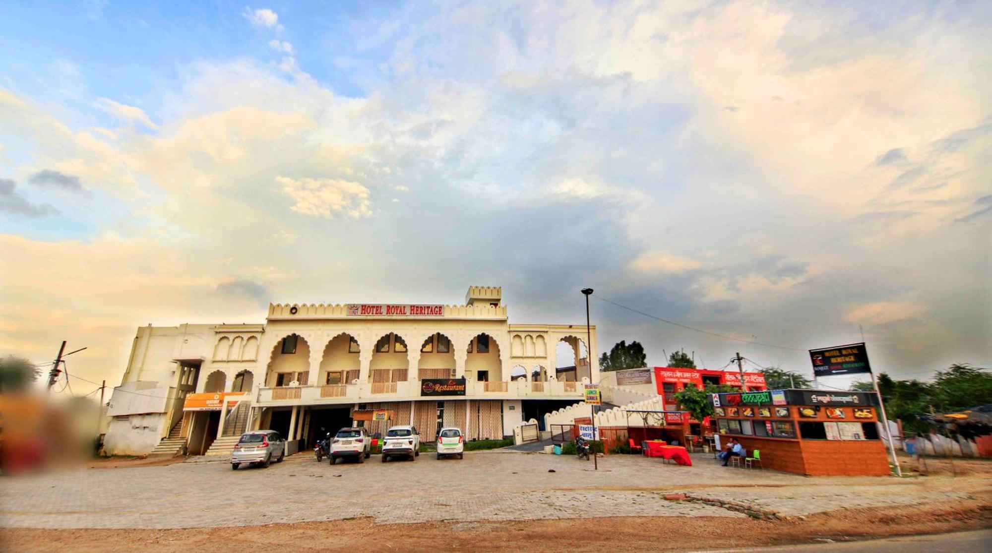 Hotel Royal Heritage Bharatpur Bagian luar foto